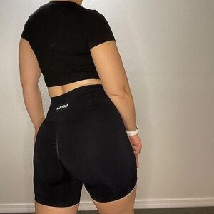 Aurola High Waisted Athletic Butt Scrunch Biker Shorts in Black Size S/M